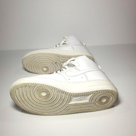Nike Air Force 1 High Tops White Size 8 - Classic Style & Supreme Comfort! - Picture 4 of 8